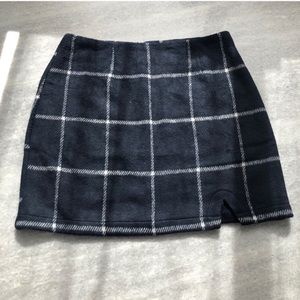 Fore black and white flannel skirt